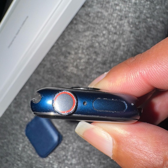 Series 6 Apple Smart Watch 40MM - Picture 7 of 7